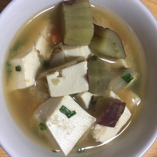 さつまいもと豆腐と根菜味噌汁